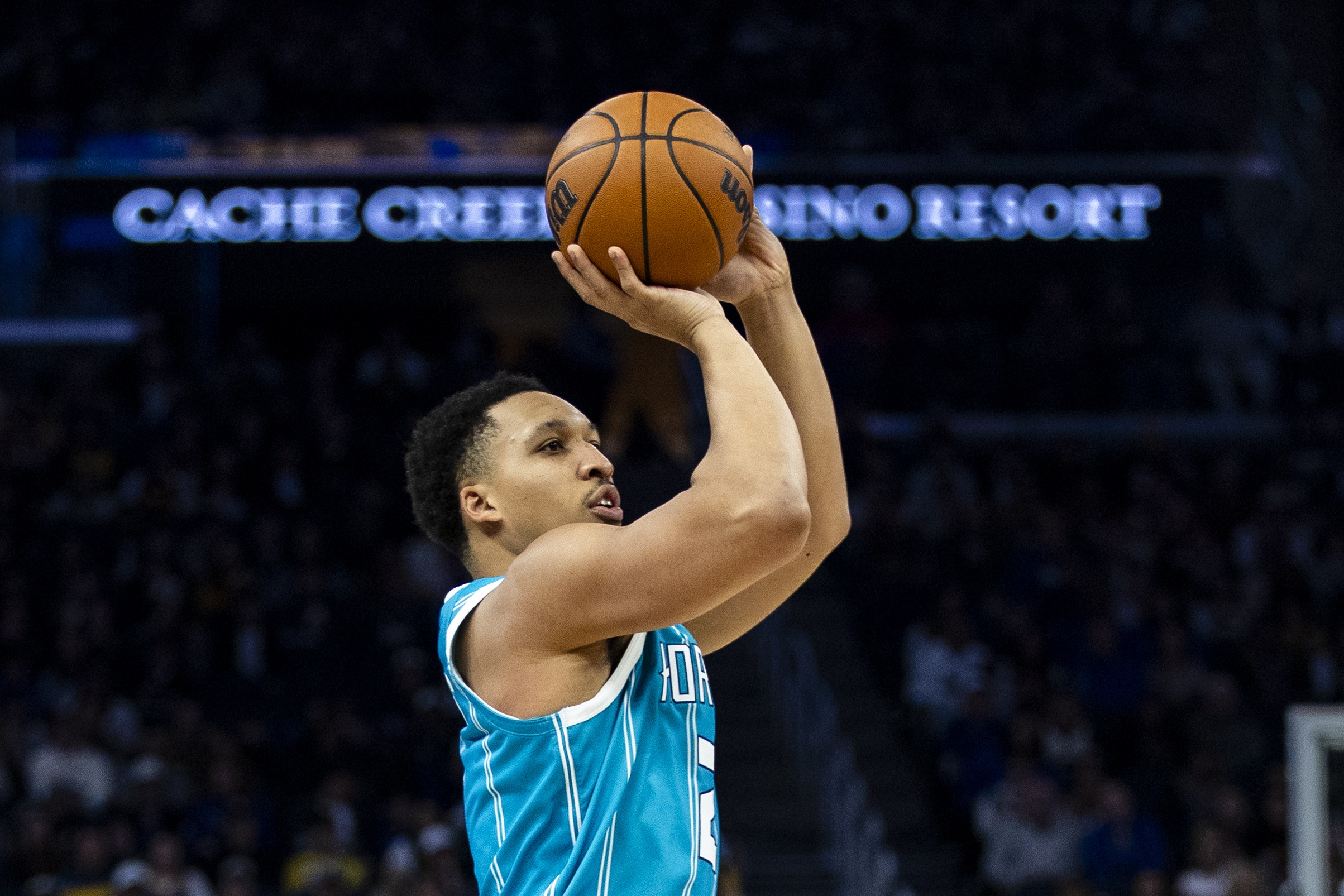 开云体育网址-但凡投中几个呢！格威6投全铁&amp;赛恩·詹姆斯2中0 二人一分未得